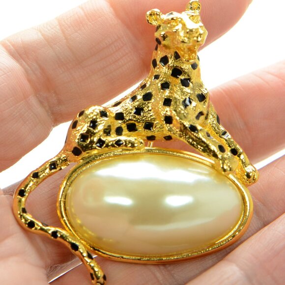 Kenneth Jay Lane KJL Gold-tone Panther Pearl Pin Brooch - Picture 3 of 4